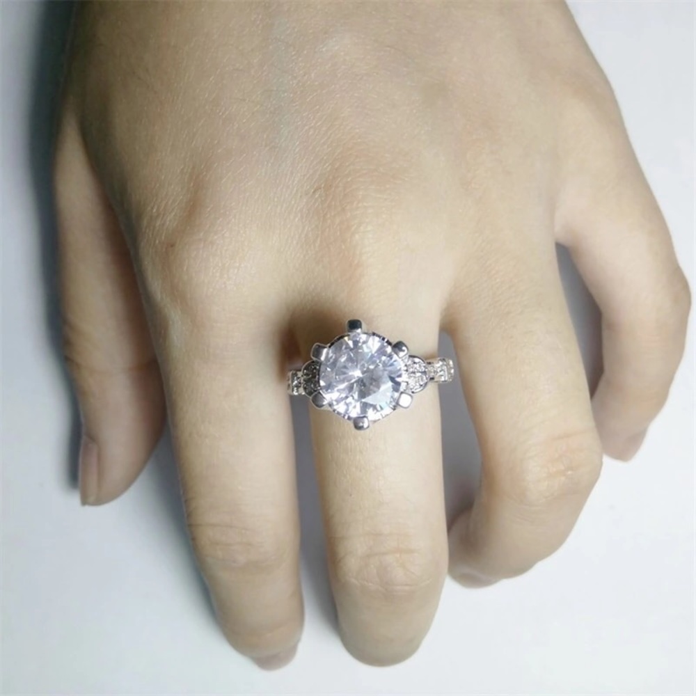 A New Sterling Silver 4 Carat Sona CReated Fiamond - Picture 8 of 8